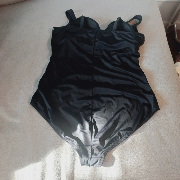 Curves By Miracle Brands One Piece Swimsuit Plus Sz-2x - Picture 5 of 9